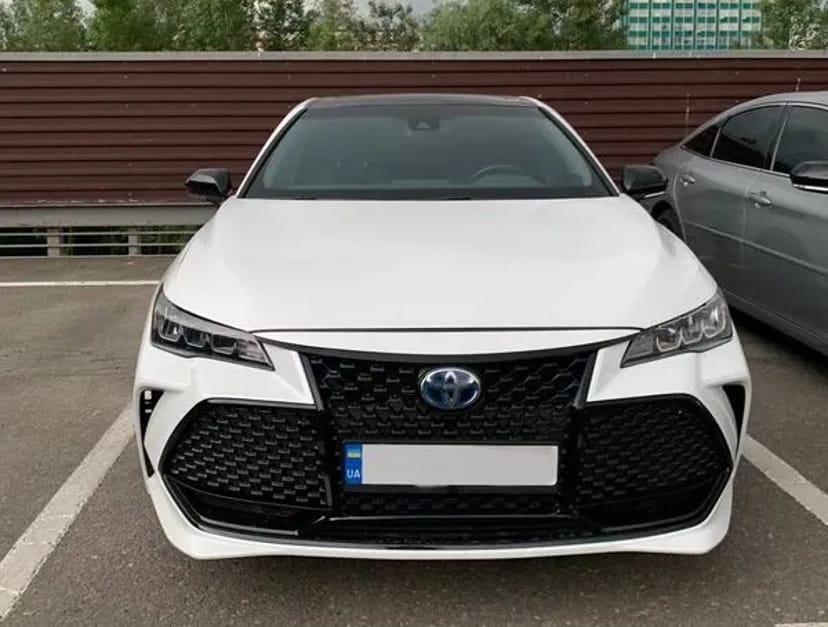 406 Toyota Avalon біла на весілля 