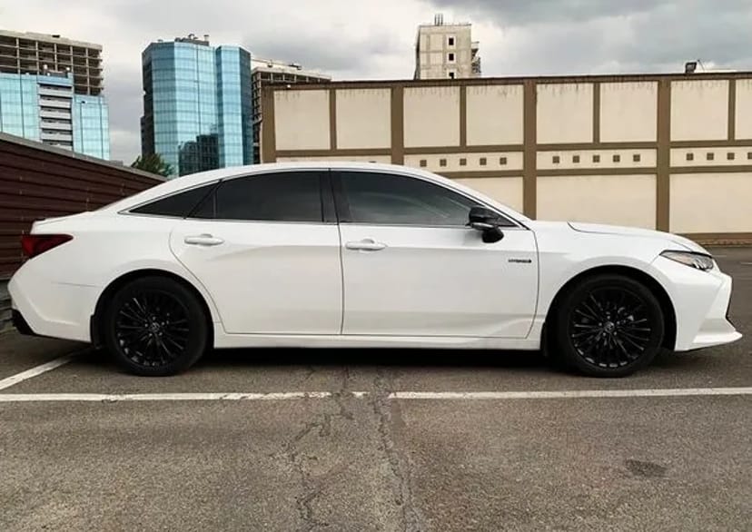 406 Toyota Avalon біла на весілля 