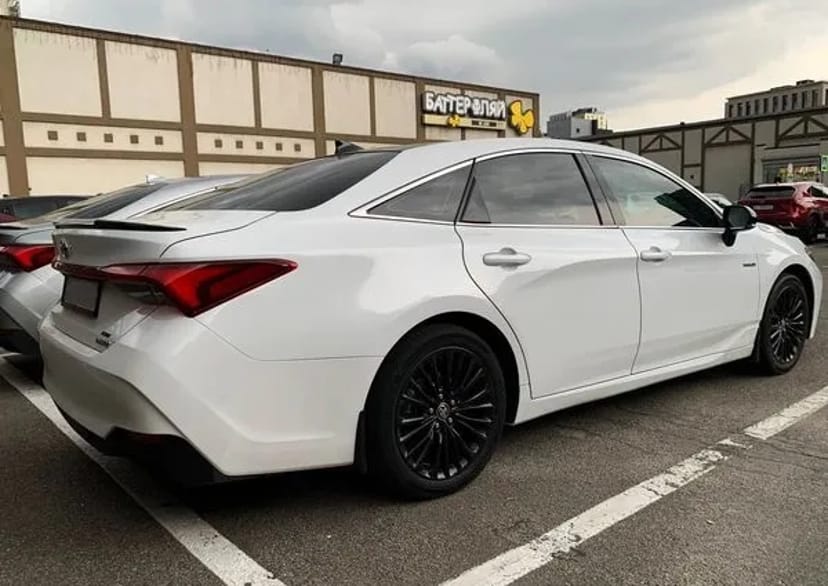 406 Toyota Avalon біла на весілля 