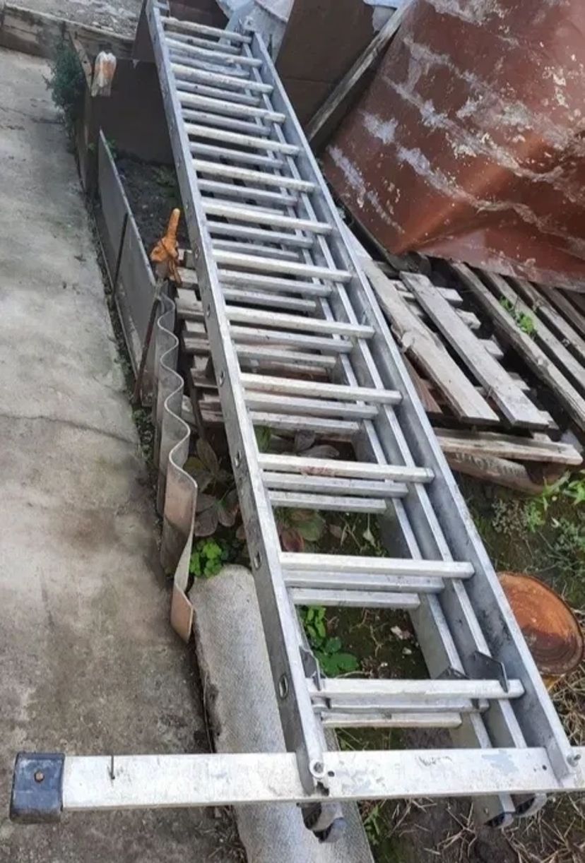 Драбини, сходи трисекційна довжина 10 м, вага 10.6 кг.