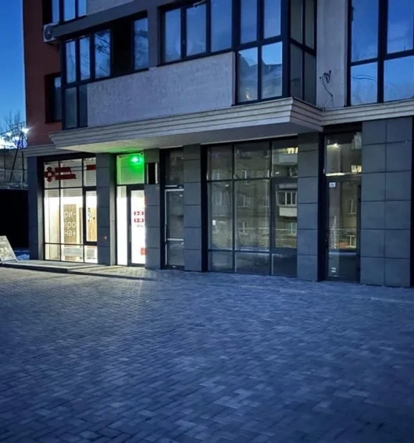 Фасадне приміщення 105 м2 в ЖК Багговутівський
