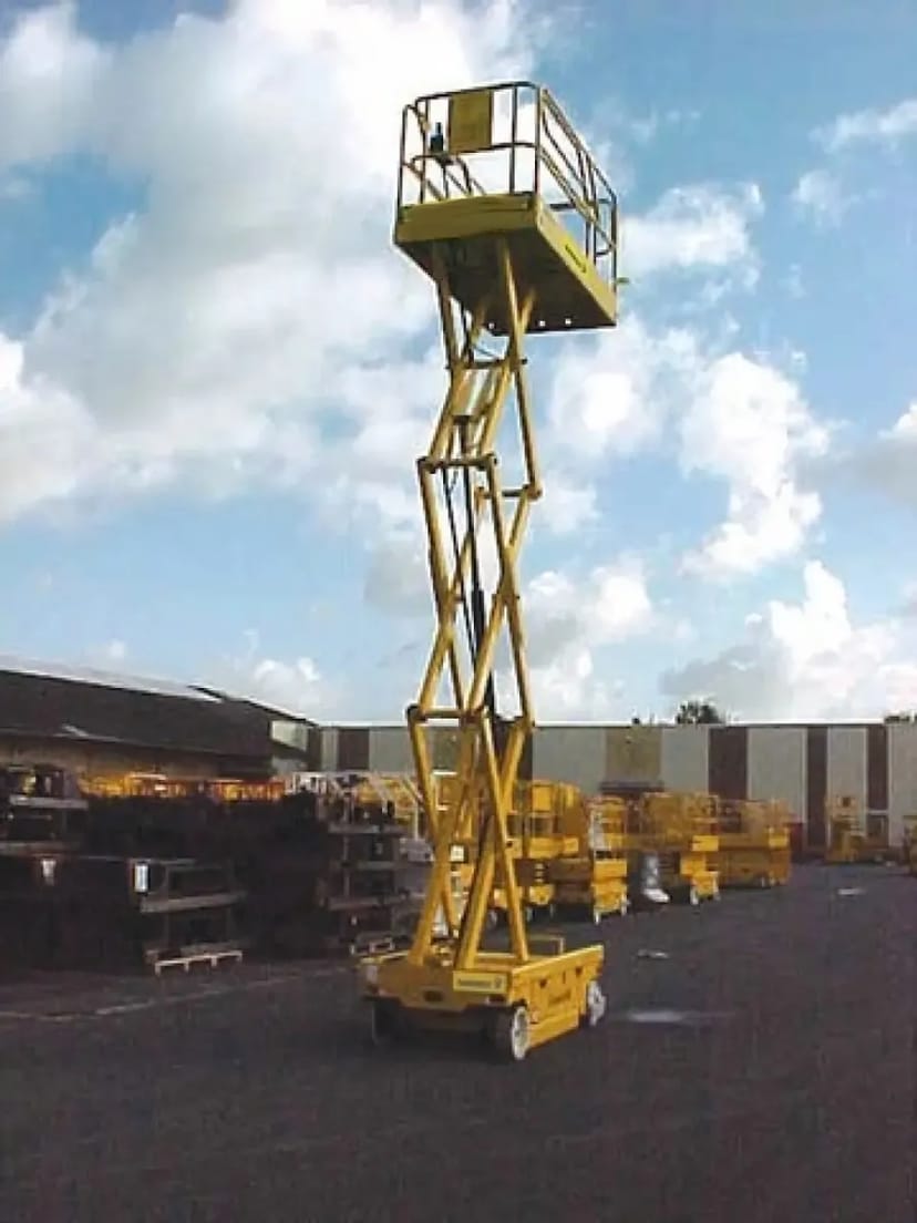 Підйомник ножичний акумуляторний Compact 10