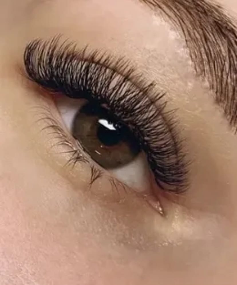 Профессиональное наращивание ресниц: от классики до мега-объема с гарантией качества!