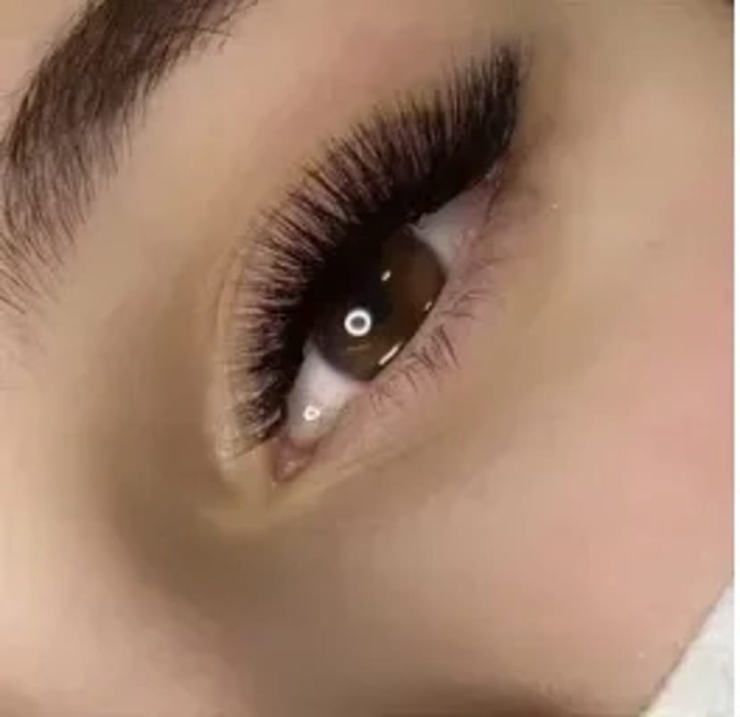 Профессиональное наращивание ресниц: от классики до мега-объема с гарантией качества!