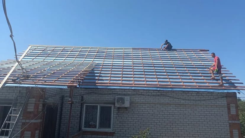 Кровельные работы под ключ: Монтаж крыши и отделки фронтонов.