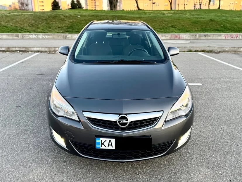 Автомобіль Opel Astra J, 2011