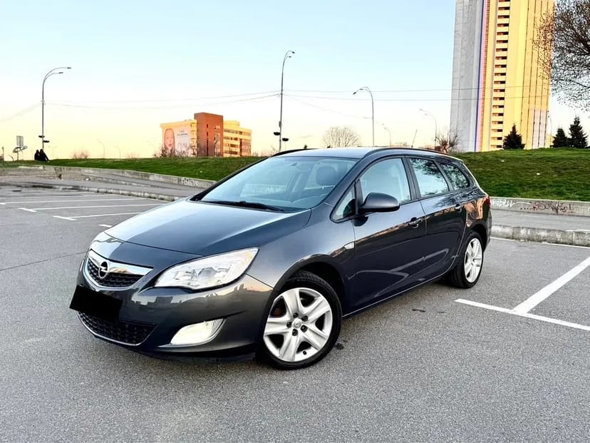 Автомобіль Opel Astra J, 2011