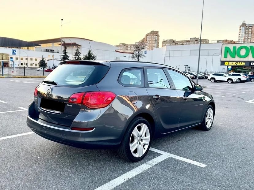 Автомобіль Opel Astra J, 2011