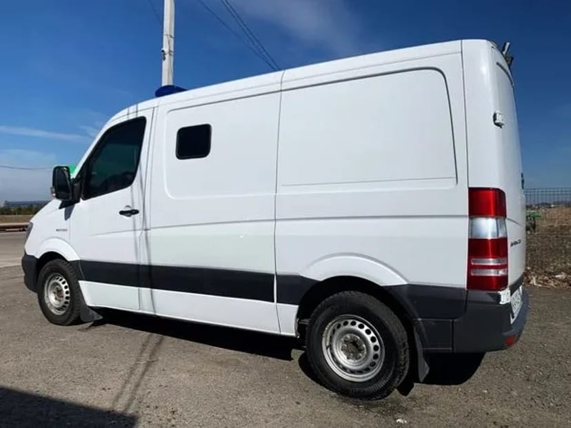 402 Мікроавтобус Mercedes Sprinter білий броньований
