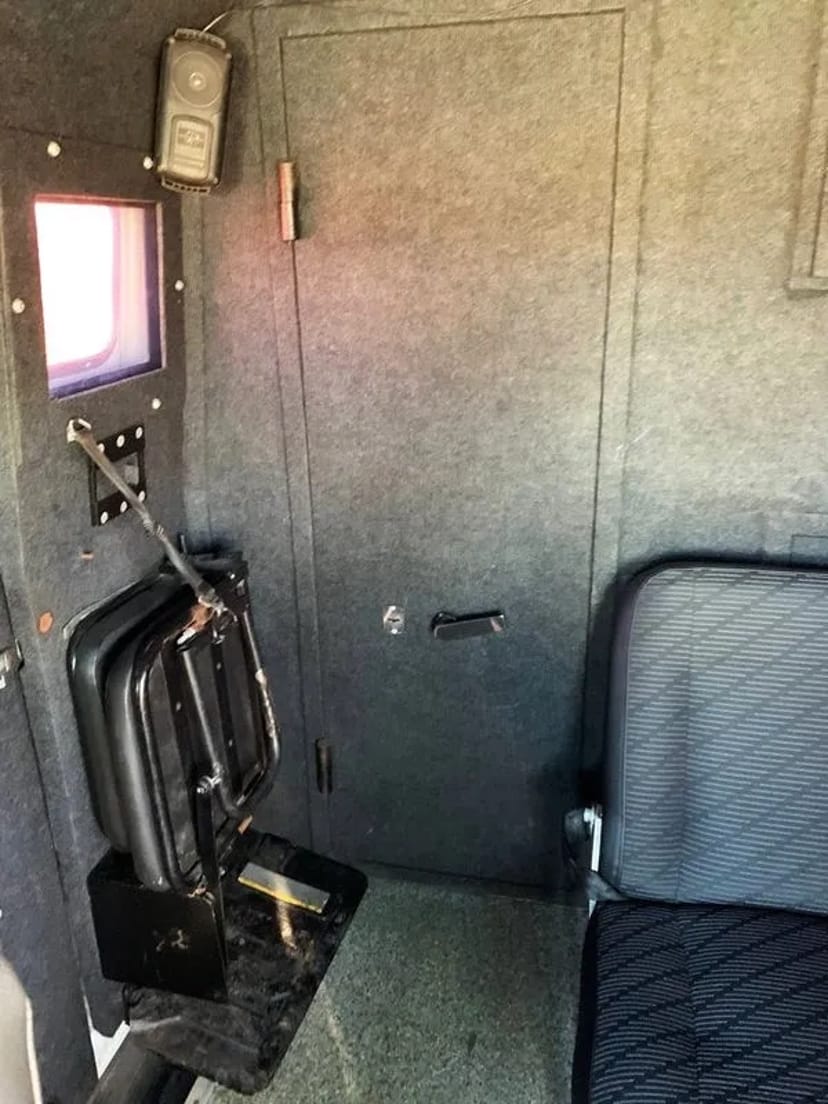 402 Мікроавтобус Mercedes Sprinter білий броньований