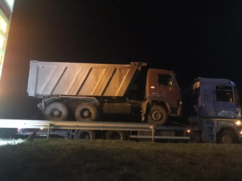 Вантажний евакуатор Дніпро до 15 тонн. Перевезення габаритної техніки.