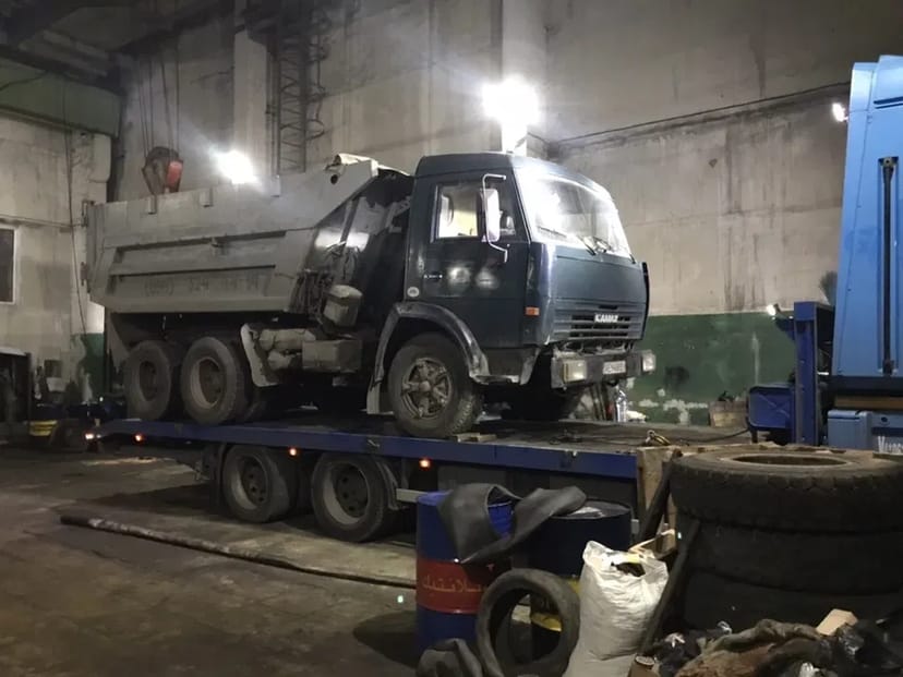 Вантажний евакуатор Дніпро до 15 тонн. Перевезення габаритної техніки.