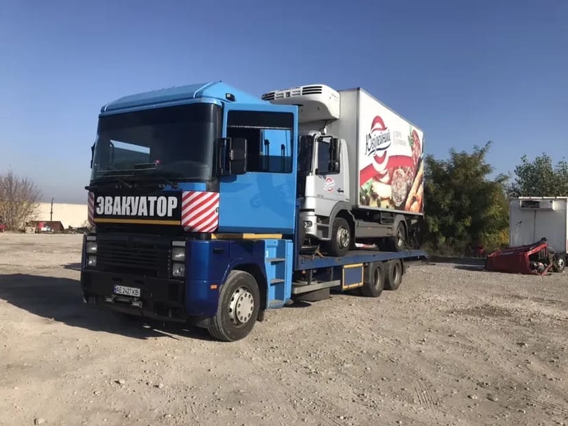 Вантажний евакуатор Дніпро до 15 тонн. Перевезення габаритної техніки.