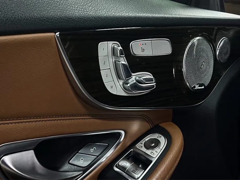 Елегантний Mercedes-Benz C 300. Авто у Відмінному Стані. Телефонуйте!