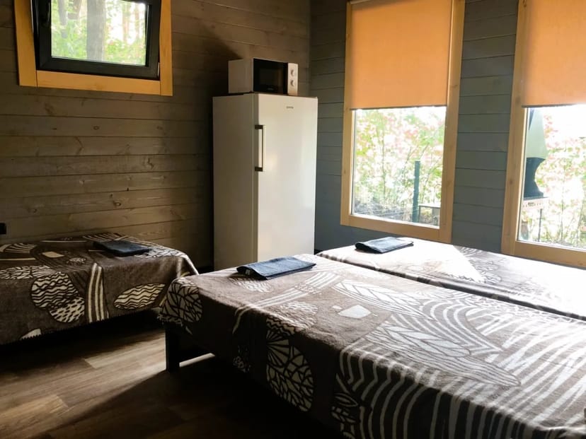 Будиночок для відпочинку та риболовлі НА ОЗЕРІ на 6 спальних місць (№2)