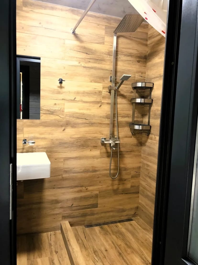 Будиночок для відпочинку та риболовлі НА ОЗЕРІ на 6 спальних місць (№2)