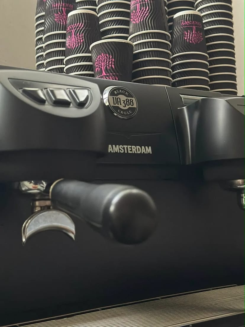 Кавоварка професійна Victoria Arduino Black Eagle 3gr.