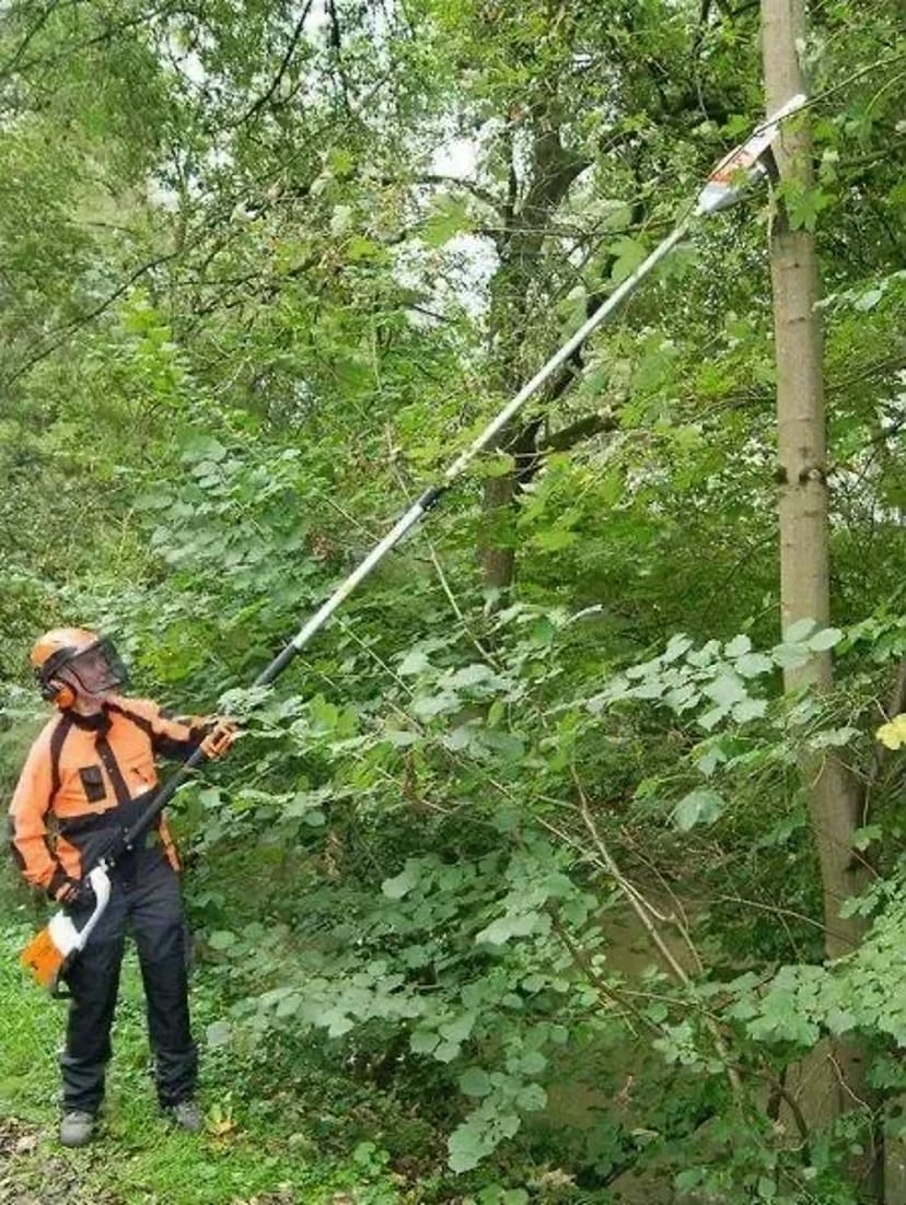 Спил деревьев и мешающих веток Высоторезом,омоложение, распил на дрова
