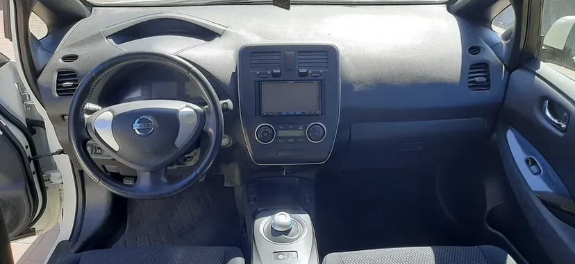 Авто Nissan під таксі