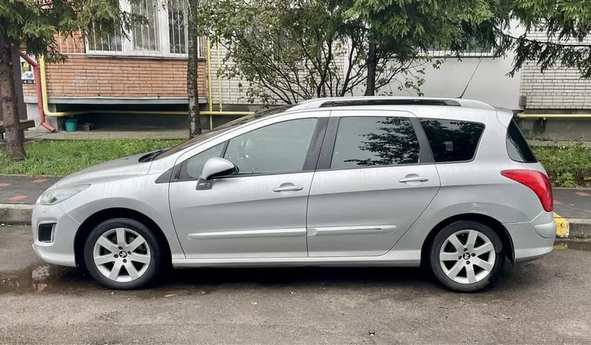 Авто Пежо 308 з роботизованою АКП