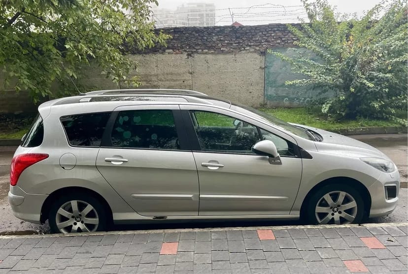 Авто Пежо 308 з роботизованою АКП