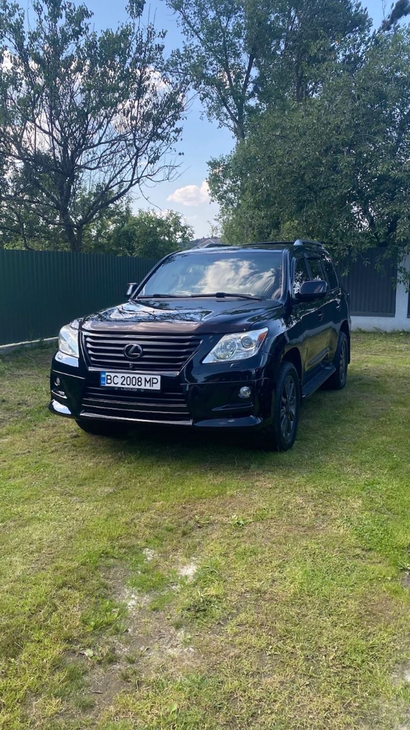 Автомобіль Lexus 570 LX