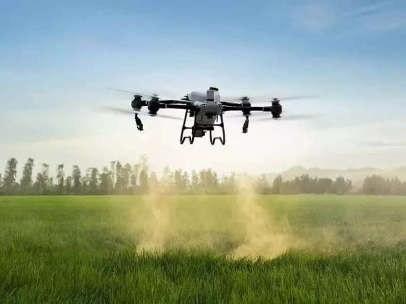Аграрний дрон DJI AGRAS