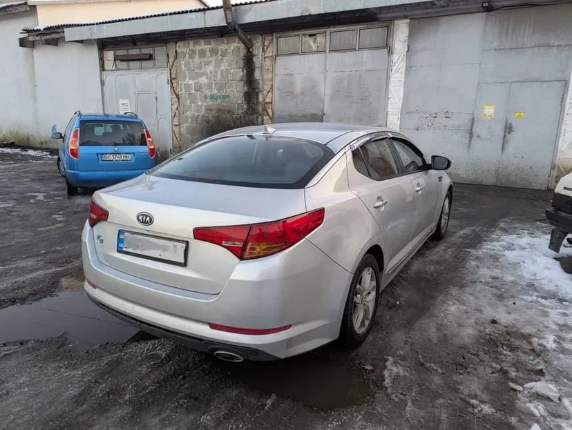 Автомобіль Кіа К5, категорія комфорт, коробка автомат