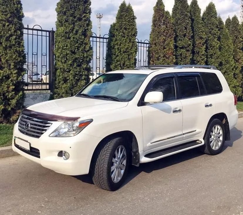 243 Позашляховик на весілля Lexus LX570 білий