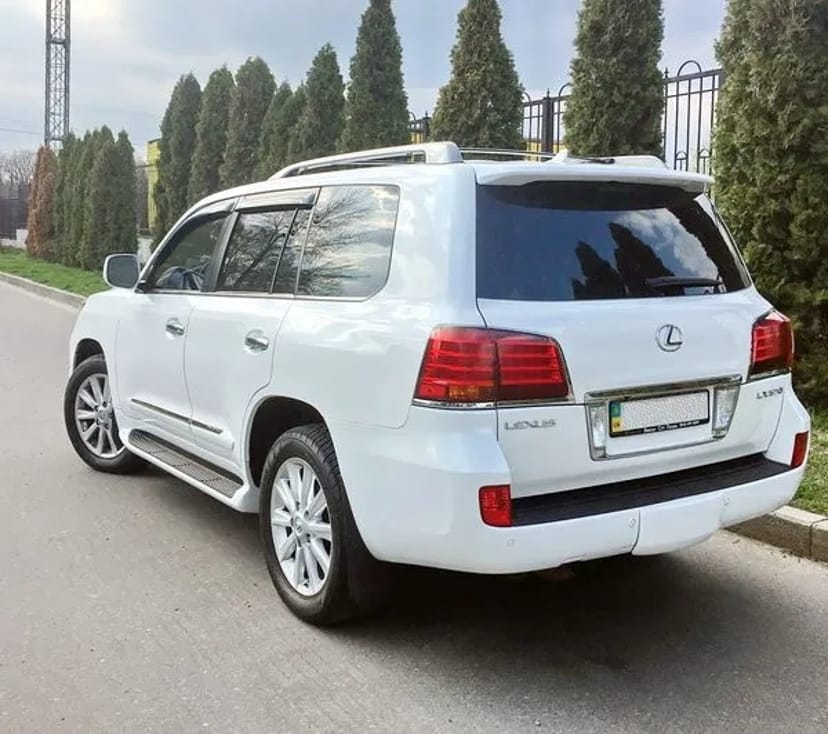 243 Позашляховик на весілля Lexus LX570 білий