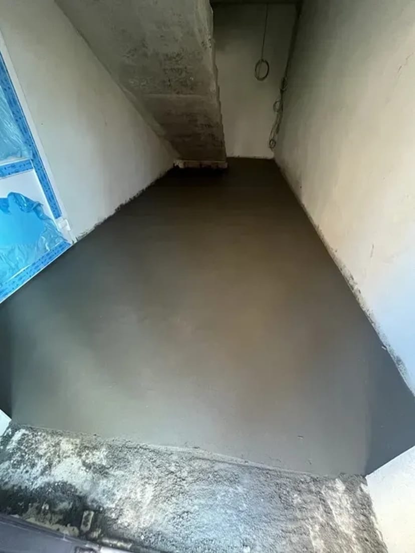 Машинна Штукатурка та Стяжка: Ідеальні Стіни та Підлога!