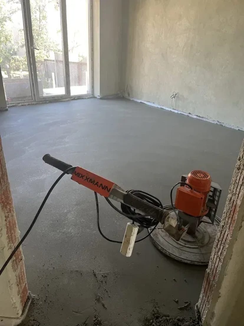Машинна Штукатурка та Стяжка: Ідеальні Стіни та Підлога!