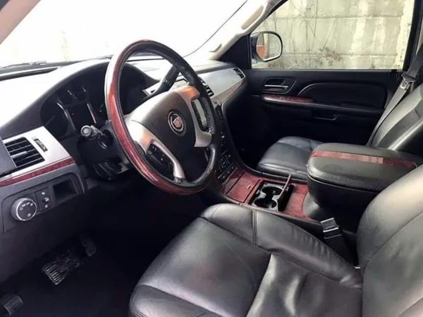 246 Позашляховик на весілля Cadillac Escalade чорний