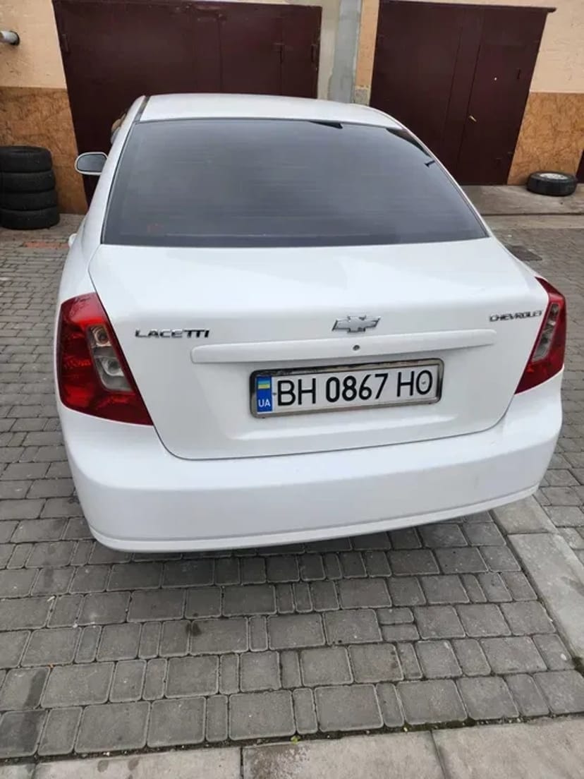 Автомобілі різних моделей та бюджетів
