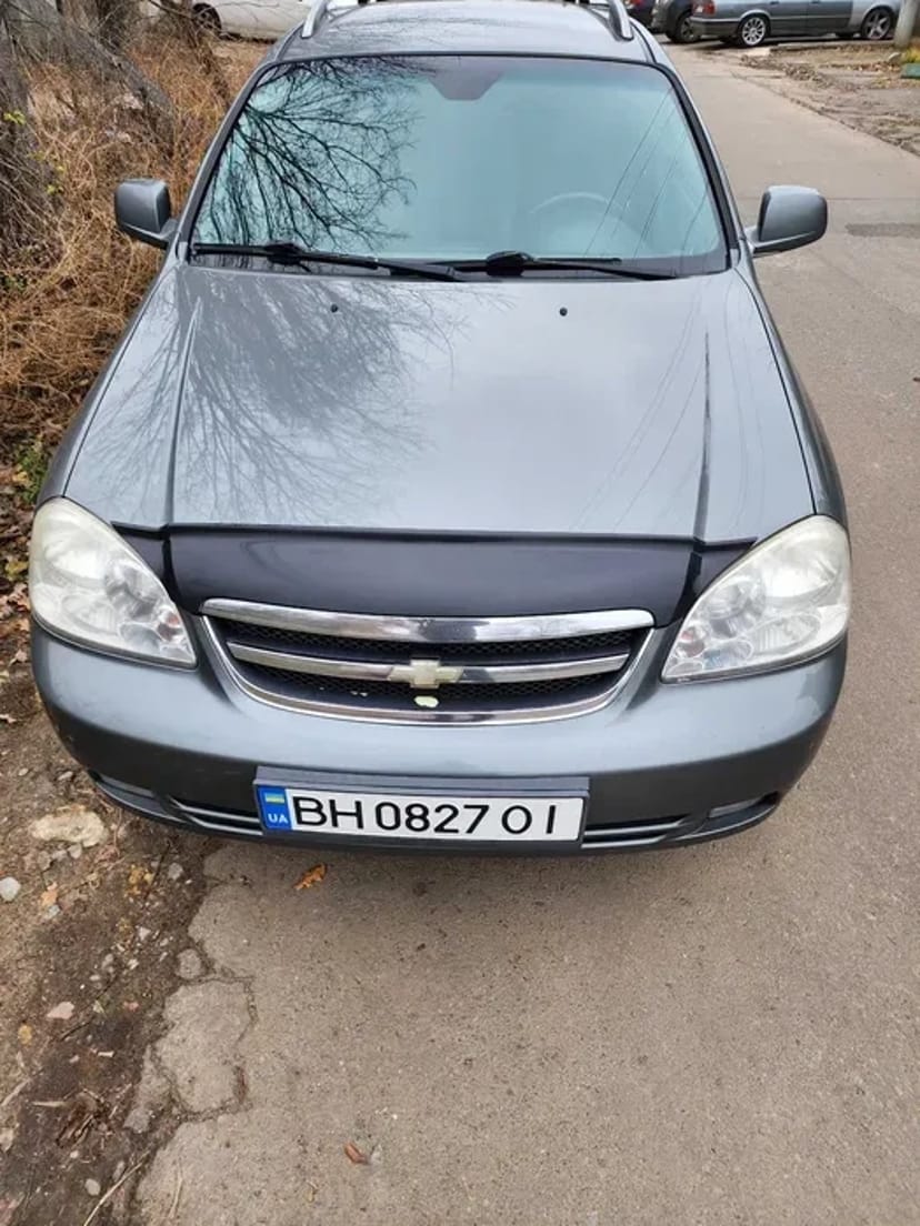 Автомобілі різних моделей та бюджетів