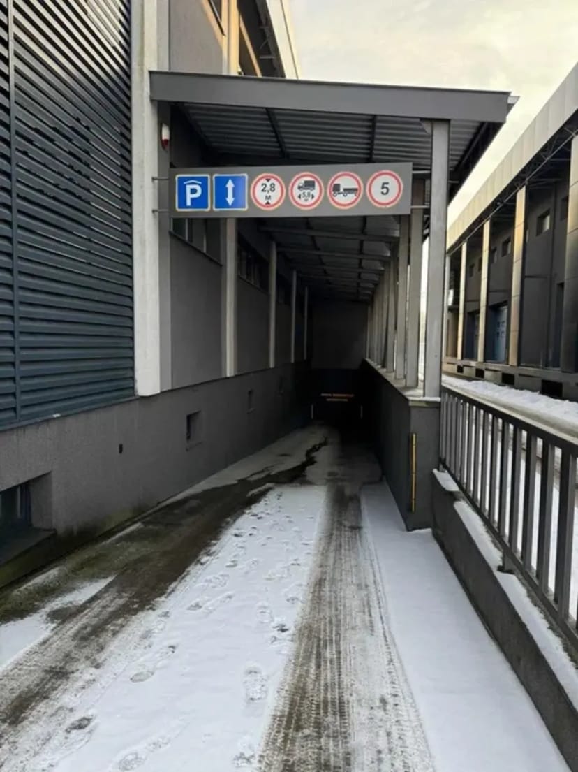 Паркомісця у підземному паркінгу ТК «Тритон»