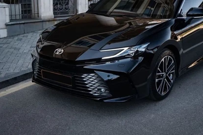 214 Авто Toyota Camry 2025 XV80 з водієм без водія