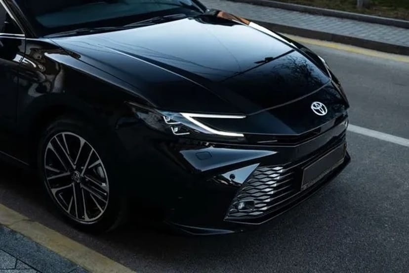 214 Авто Toyota Camry 2025 XV80 з водієм без водія