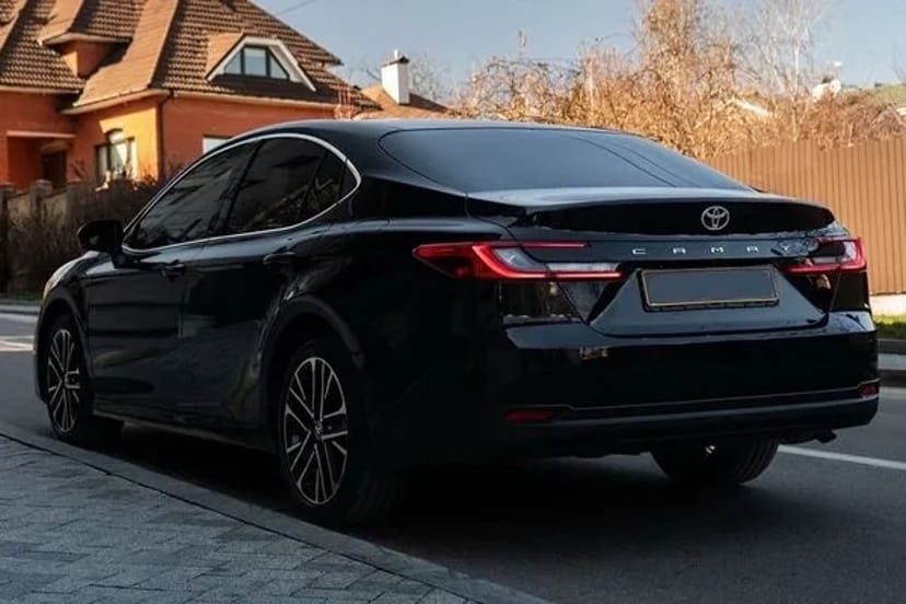 214 Авто Toyota Camry 2025 XV80 з водієм без водія