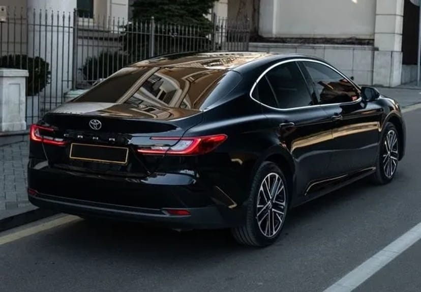 214 Авто Toyota Camry 2025 XV80 з водієм без водія