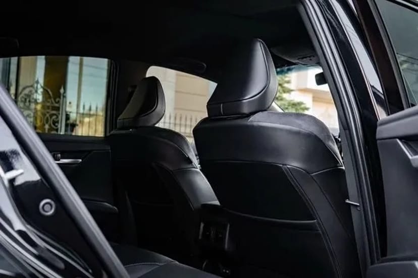 214 Авто Toyota Camry 2025 XV80 з водієм без водія