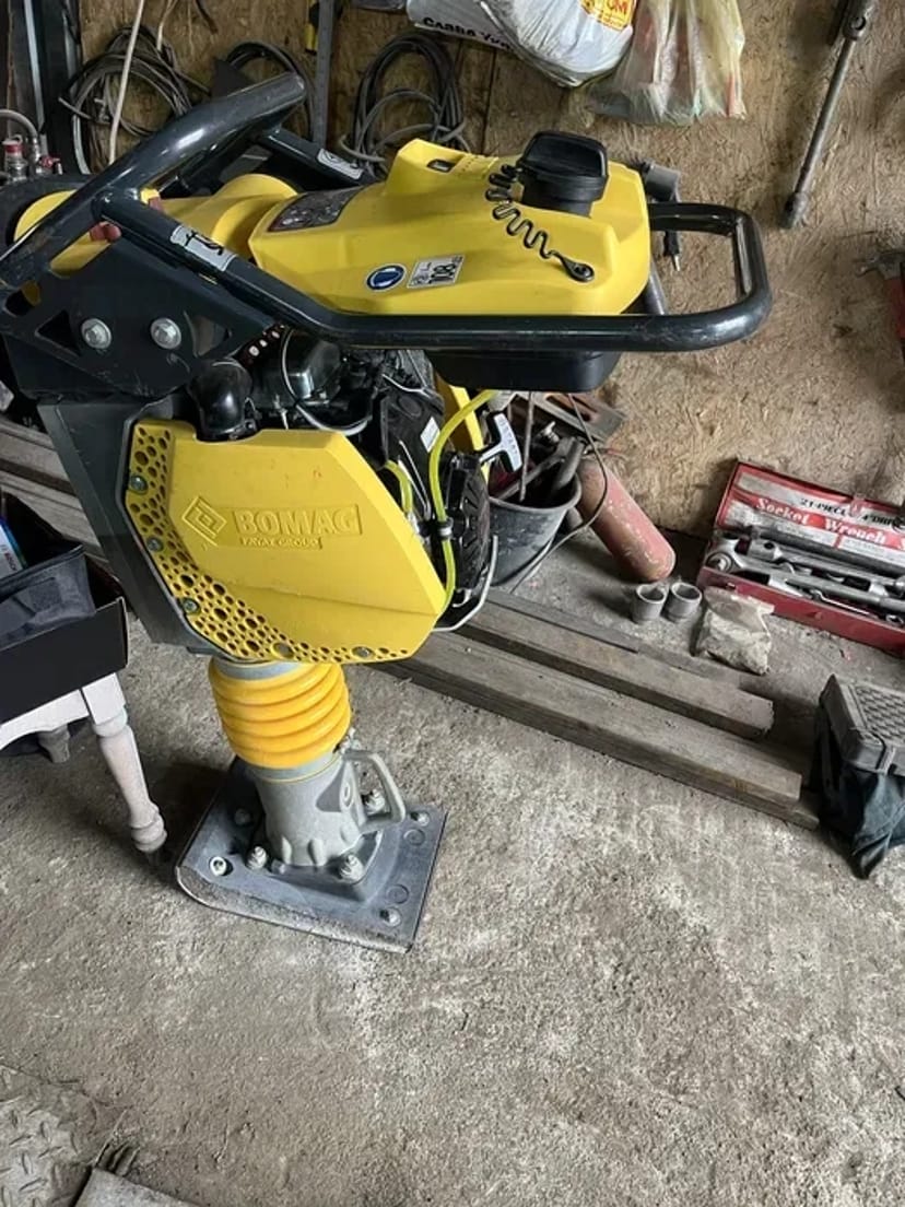 Мягка вібронога BOMAG Надійний німецький інструмент