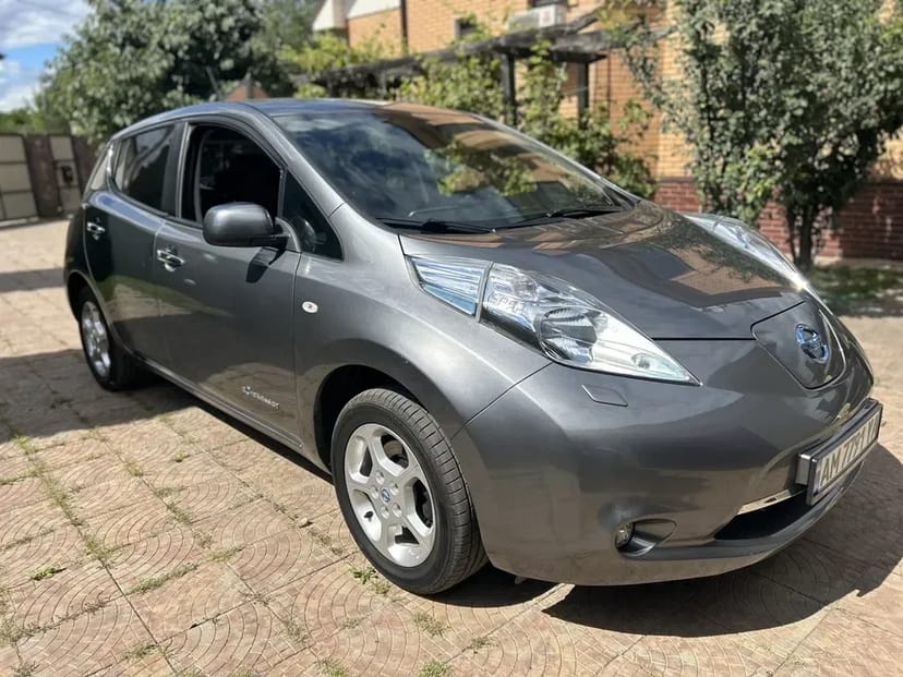 Авто Nissan leaf 24 на довгий термін