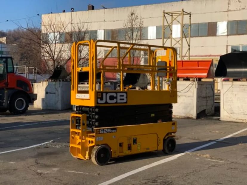Ножничний електричний підйомник JCB S2632E