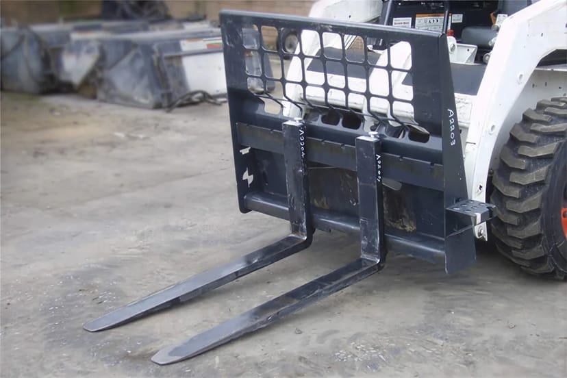 Палетні вили на міні-навантажувачі