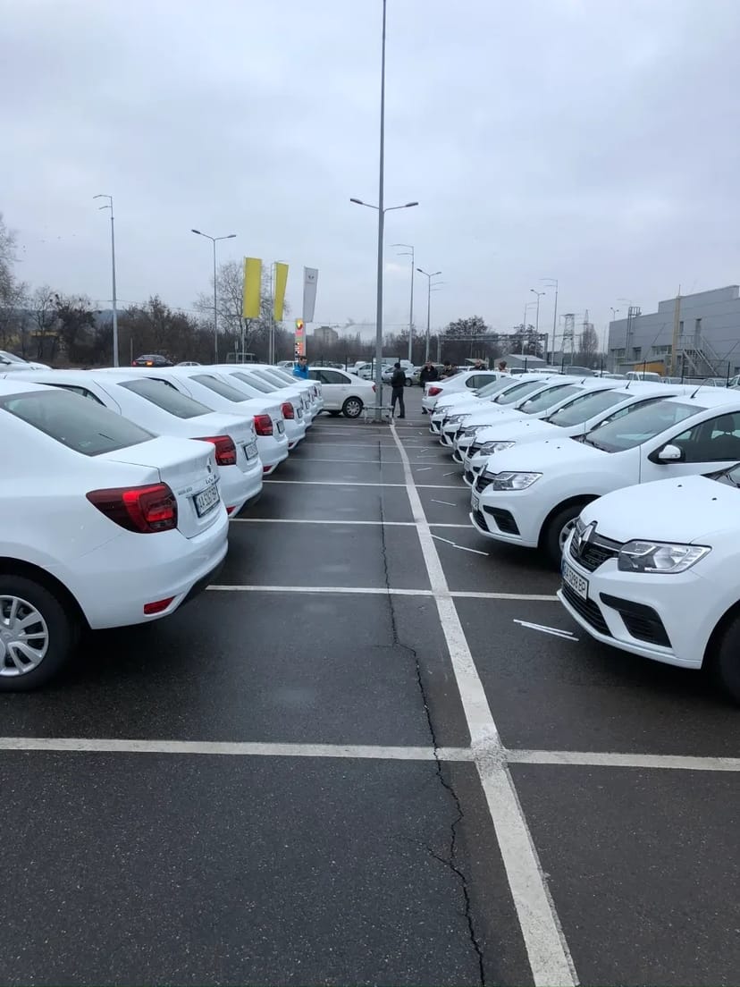 Авто під таксі та особисті цілі