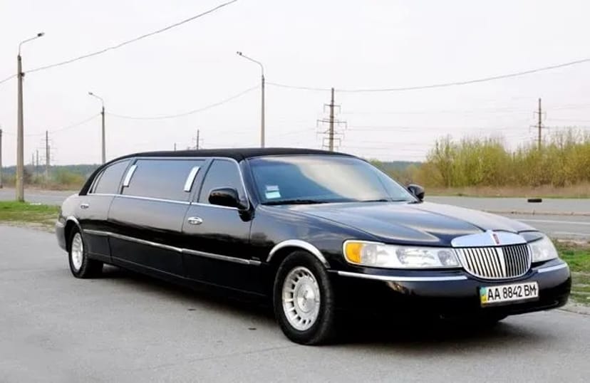 051 Лмузин на весілля Lincoln Town Car 