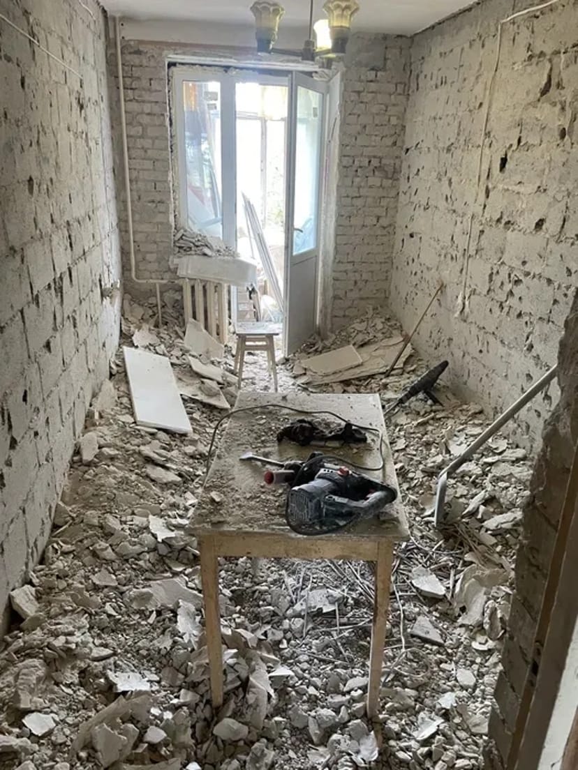 Демонтаж, штукатурки, плитки, перегородок, стяжки, гіпсокартону, обоїв.