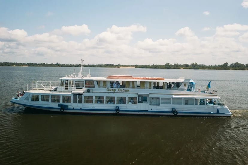 Теплохід "Омар Хайям"