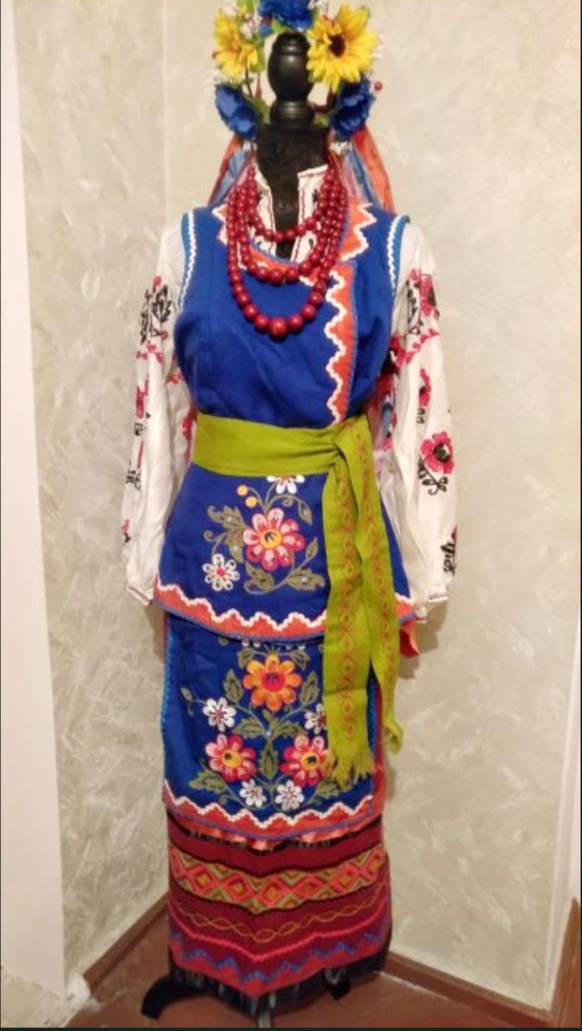 Український традиційний жіночий костюм